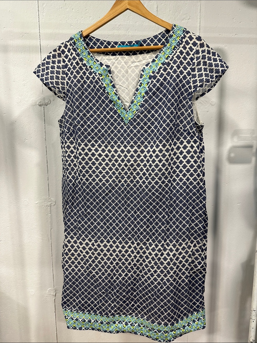 Tori Richard embroidered V-Neck Shift Dress